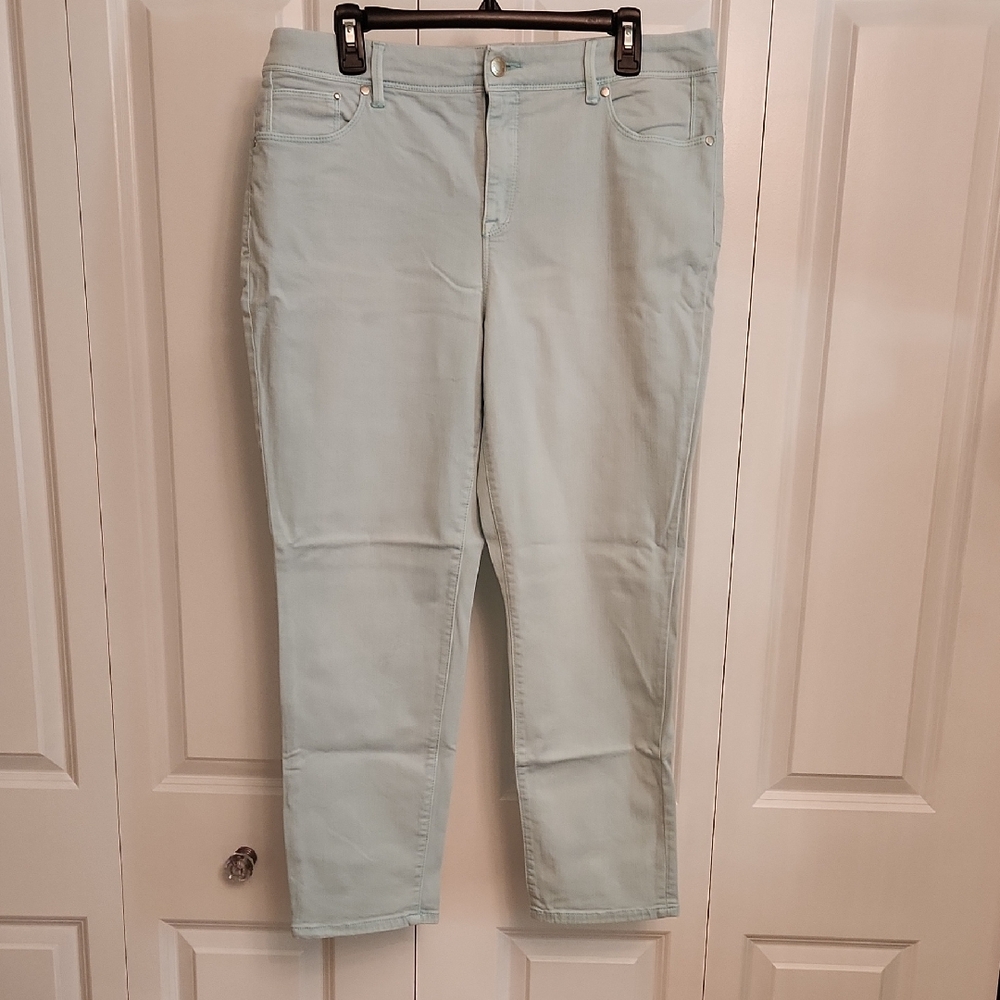 Chico's size 2 (L/12) Soft Mint Ankle Stretch Jeans